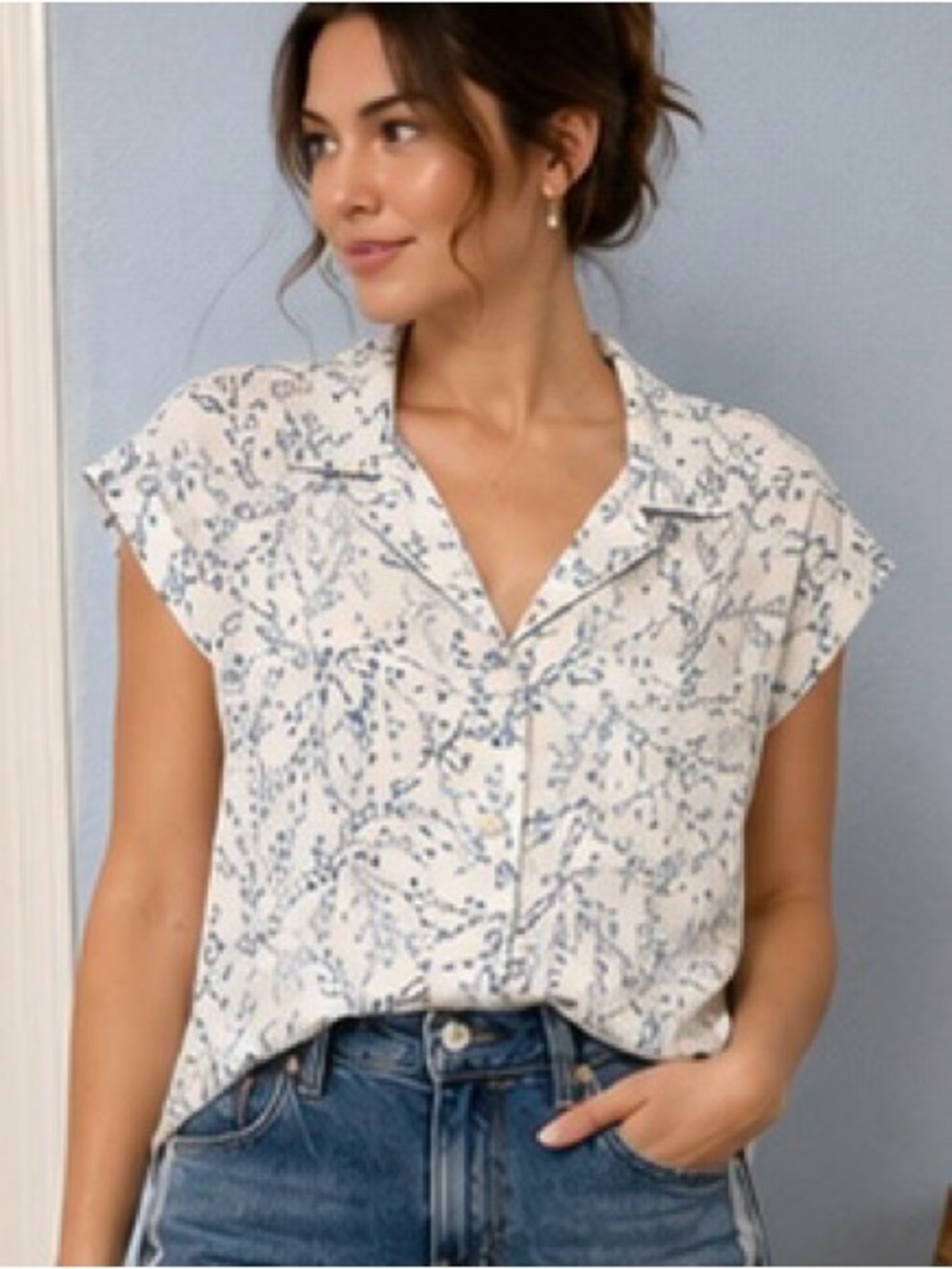 Jachs Girlfriend New York Blue Botanical Button-Front Blouse — Size Small